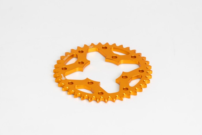 SPROCKET - 38 NKD 125 4 HUECOS PASO 428 ESTILO IRON DORADO DURAL RACER  CASSARELLA X