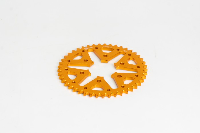 SPROCKET - 45 PULSAR 200 NS 6 HUECOS PASO 428 ESTILO IRON DORADO DURAL RACER  CASSARELLA X
