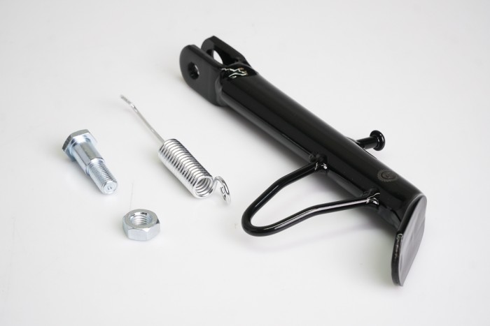 PATA LATERAL CASSARELLA AKT110 CON TORNILLO Y RESORTE