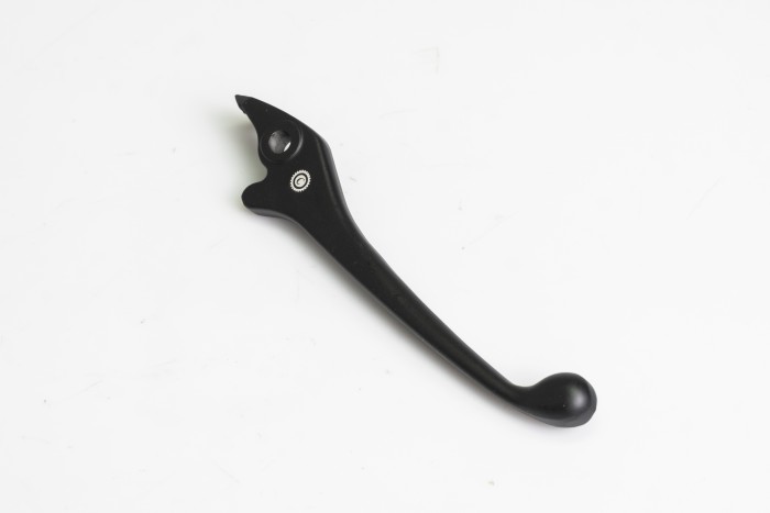 MANIGUETA DERECHA AKT125S/SL/NKD/MRX125-150/AK100S/NKDR FRENO DISCO NEGRA CASSARELLA