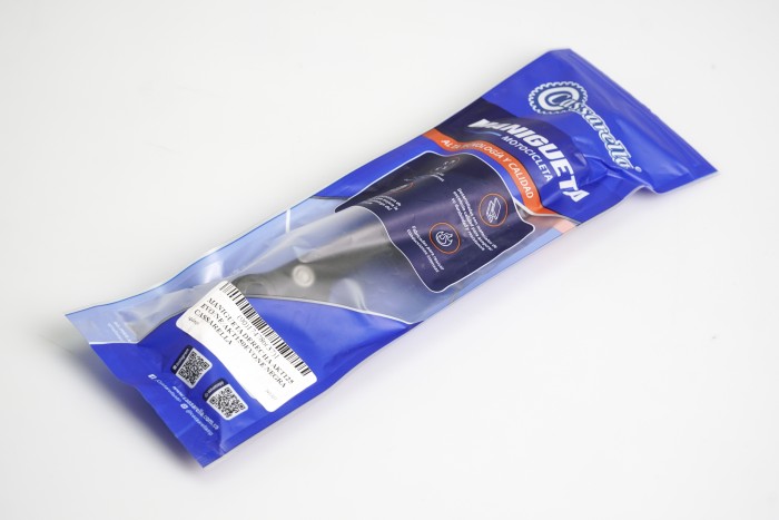 MANIGUETA DERECHA AKT125 EVO/NE/AKT150EVONE NEGRA CASSARELLA