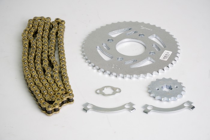 KIT CAJA CADENA - AKT 200 TT DS 4 HUECOS (PT46C - PD16C- CA428H132C) DORADA CASSARELLA