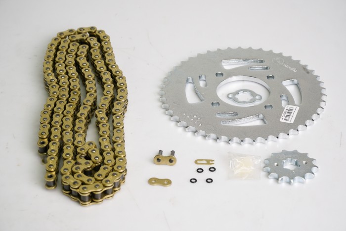 KIT CAJA CADENA - APACHE 160 4 VALVULAS II MODELO/ 4 HUECOS (PT45C-PD13C-428-H-138-C) DORADA CASSARELLA