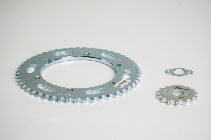 KIT PIÑONES - COMBAT 125 4  HUECOS (PT42C-PD15C-428) CASSARELLA