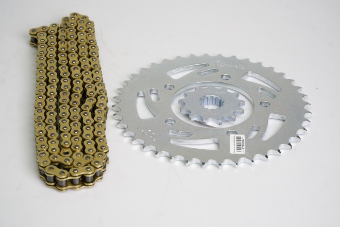 KIT CAJA CADENA - GIXXER 250 5 HUECOS (PT40 - PD13C - 520 - H -120C)  DORADA CASSARELLA
