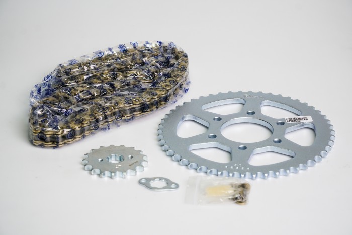 KIT CAJA CADENA - DR 150 6 HUECOS FORCE (PT50C-PD14C-428-H-132C)  DORADA CASSARELLA