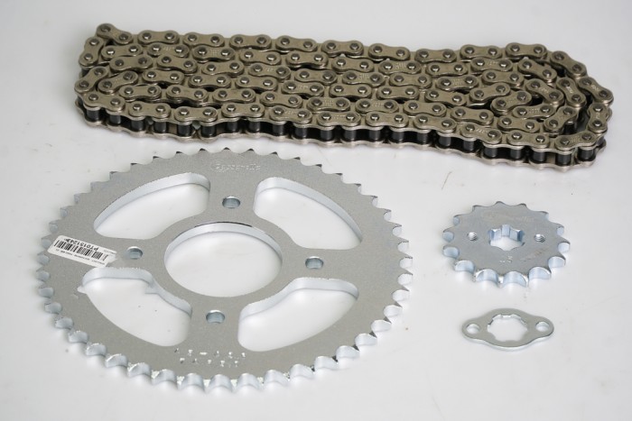 KIT CAJA CADENA - GSX S / R 150 4 HUECOS (PT45C - PD15C - 428 -H-132C) NIQUELADA CASSARELLA