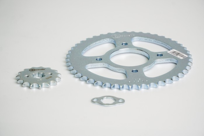 KIT PIÑONES - GSX S / R 150 4 HUECOS (PT45C - PD15C - 428) CASSARELLA