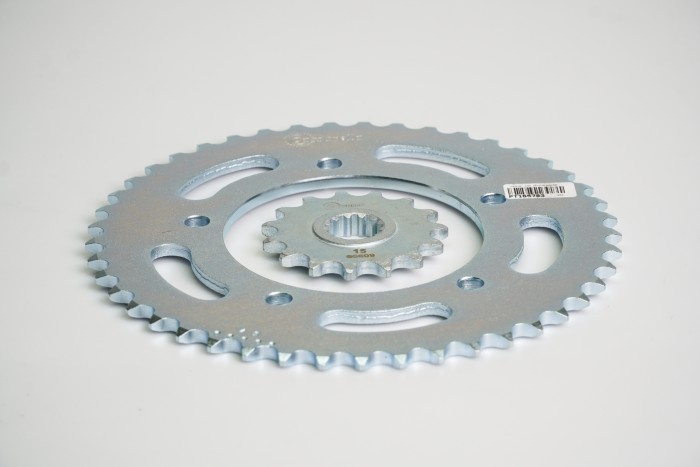 KIT PIÑONES - YZFR 600 5 HUECOS  (PT45C - PD15C PASO 520) CASSARELLA