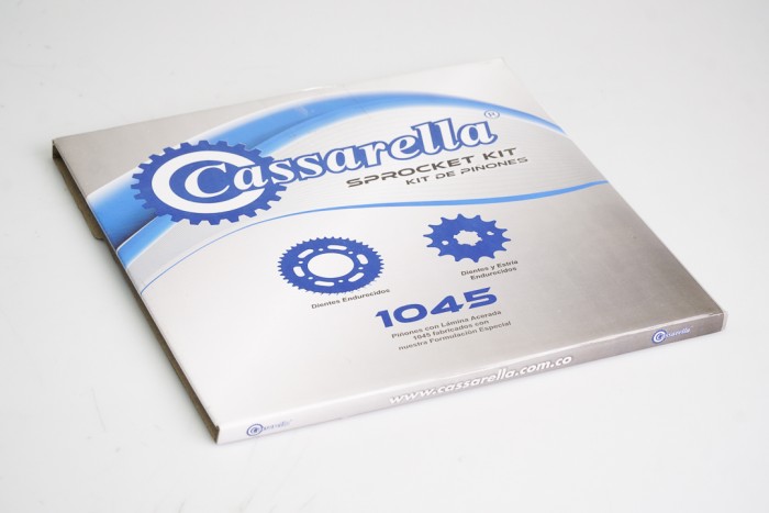 KIT PIÑONES - YZF R3 YAMAHA 320 6 HUECOS (PT43C - PD14C – Paso 520) CASSARELLA