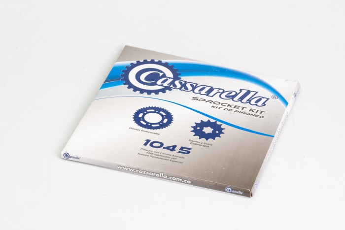 KIT PIÑONES - APRILIA /AVA LEON/PANTERA 4  HUECOS (PT38C-PD15 PASO 428) CASSARELLA