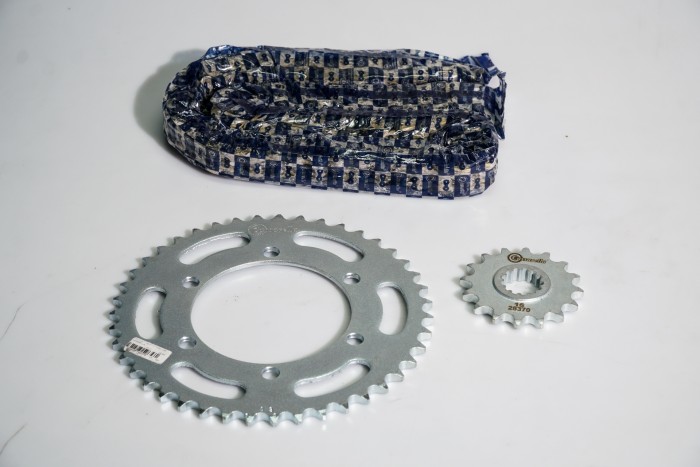 KIT CAJA CADENA - MT-07 6 HUECOS (PT43C-PD16C-525-H-120-C)  O´RING DORADA CASSARELLA