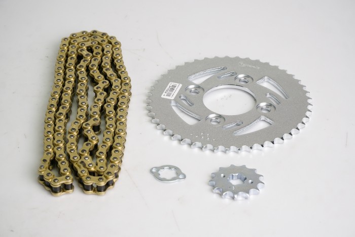 KIT CAJA CADENA - APACHE 160 4 VALVULAS/ 4 HUECOS (PT45C-PD13C-428-H-138-C) DORADA CASSARELLA