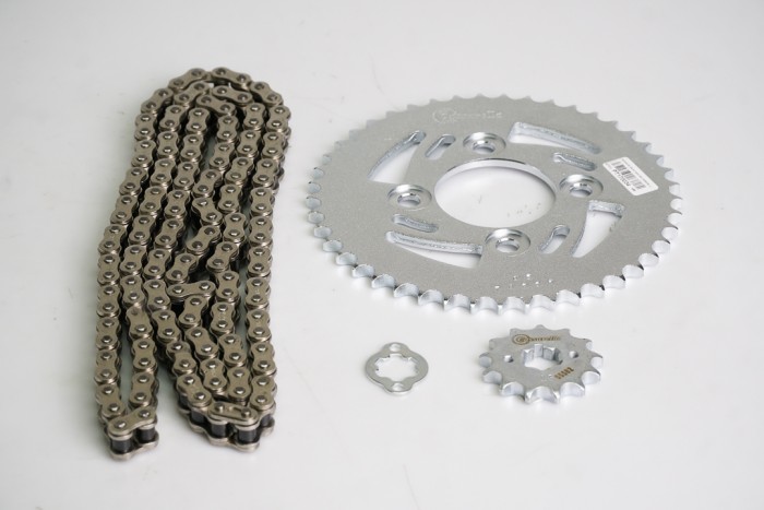 KIT CAJA CADENA - APACHE 160 4 VALVULAS/ 4 HUECOS (PT45C-PD13C-428-H-138-C) NIQUELADA CASSARELLA