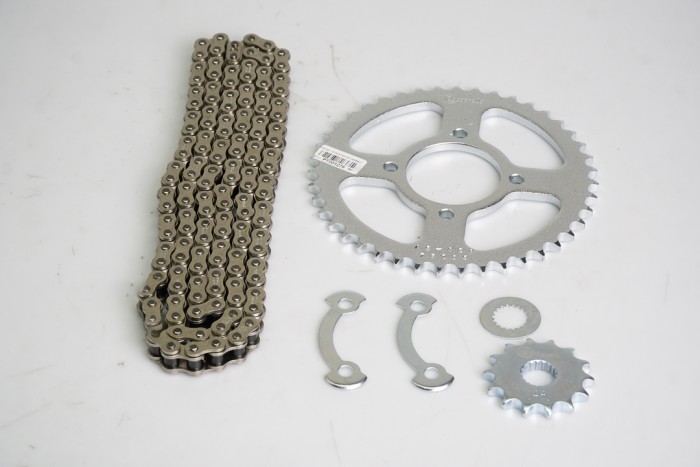 KIT CAJA CADENA - GSX 125/GSX 125 R 4 HUECOS (PT43C-PD14C-428-H-124-C) NIQUELADA CASSARELLA