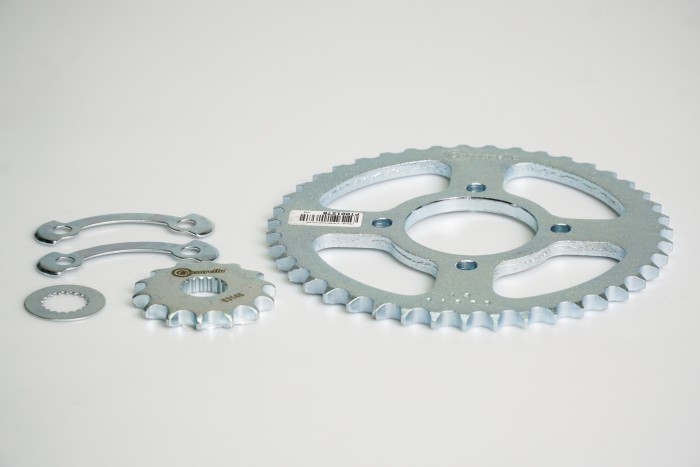 KIT PIÑONES - GSX 125 / GSX 125 R4 HUECOS (PT43C-PD14C-428) CASSARELLA