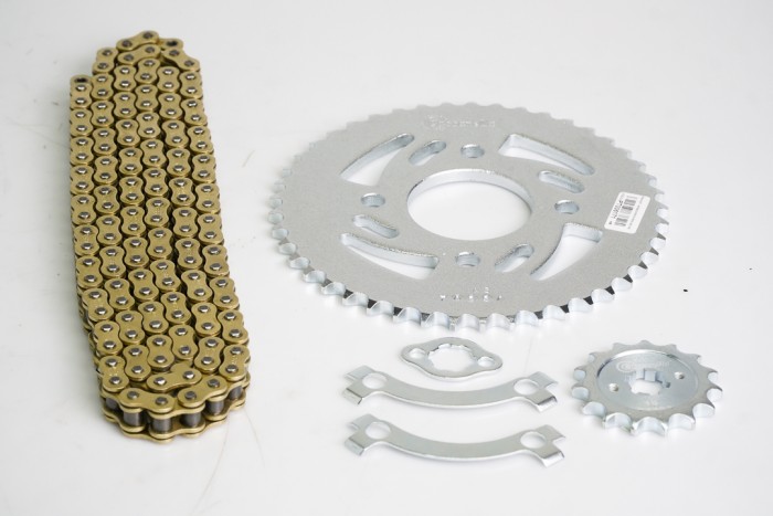 KIT CAJA CADENA - PULSAR NS 160 MODELO 2020 4 HUECOS (PT45C-PD15C-428-H-138-C) DORADA CASSARELLA