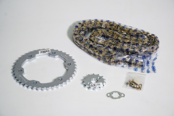 KIT CAJA CADENA - FZ 2.0 FRENO 150 6 HUECOS (PT41C 6H- PD14C 1H-428-H-132C)  DORADA ORING CASSARELLA