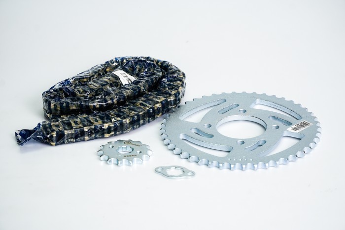 KIT CAJA CADENA - AKT RTX 150 FORCE 4 HUECOS (PT45C-PD14C-428-H-132-C) DORADA CASSARELLA