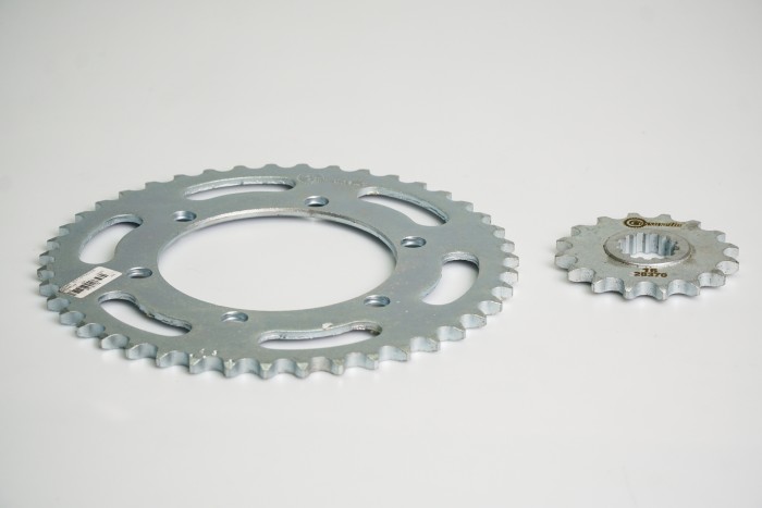 KIT PIÑONES - XR 150 L 6 HUECOS (PT49C-PD15C- 428) CASSARELLA