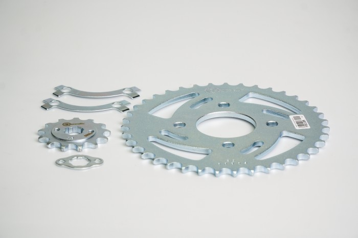 KIT PIÑONES - AKT TTX 200 4 HUECOS (PT39C-PD13C PASO 520) CASSARELLA