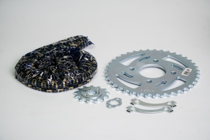 KIT CAJA CADENA - AKT TTX 200 4 HUECOS (PT39C-PD13C-520-H-110-C) NIQUELADA CASSARELLA