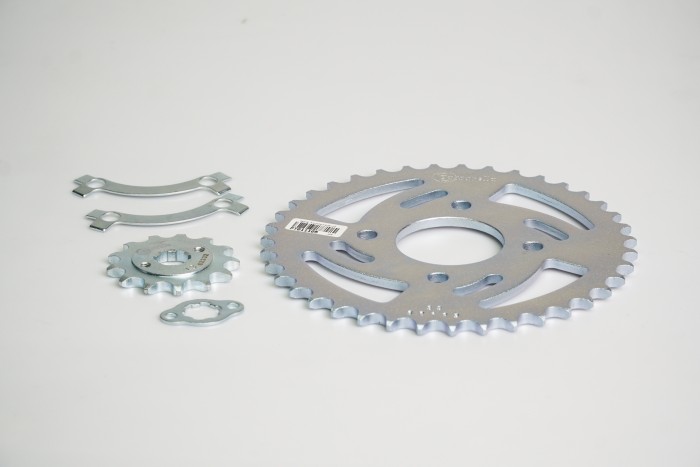 KIT PIÑONES - AKT TTR 200 4 HUECOS (PT39C-PD13C-520) CASSARELLA