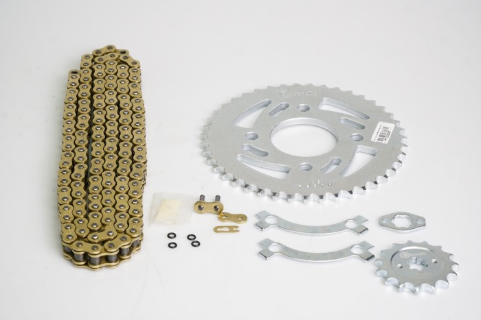 KIT CAJA CADENA - PULSAR 135 4 HUECOS (PT43C-PD15C-428-H-132-C) DORADA O`RING CASSARELLA