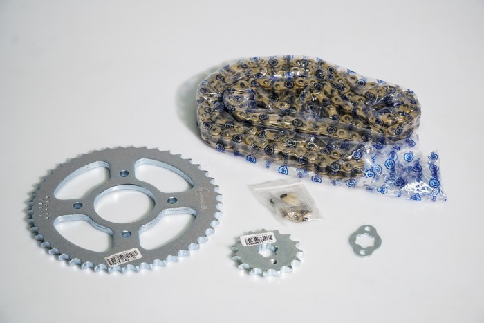 KIT CAJA CADENA - GIXXER 150 4 HUECOS (PT45C - PD15C - 428 - H -132C) DORADA O´RING CASSARELLA