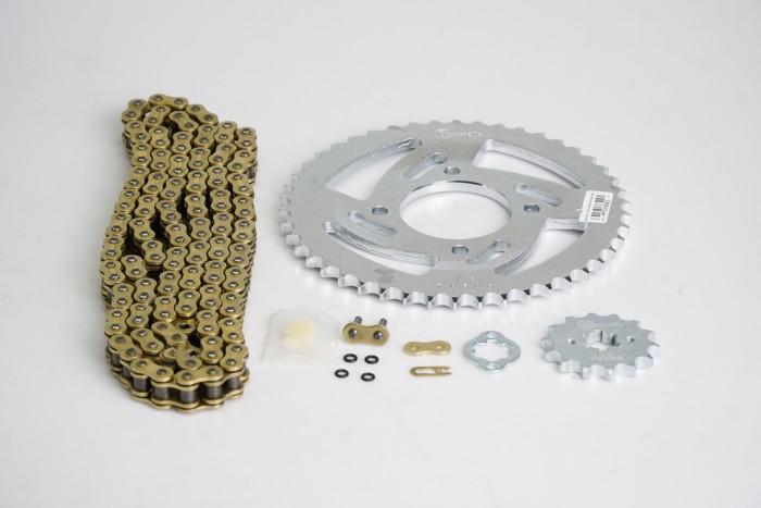 KIT CAJA CADENA - APACHE 180 4 HUECOS (PT46C-PD14C-428-H-132-C) DORADA O´RING CASSARELLA