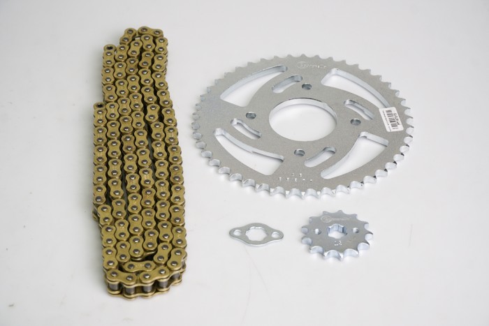 KIT CAJA CADENA - ECODELUXE 100 FORCE 4 HUECOS P428 (PT46-PD13C-428H-124-C) DORADA CASSARELLA