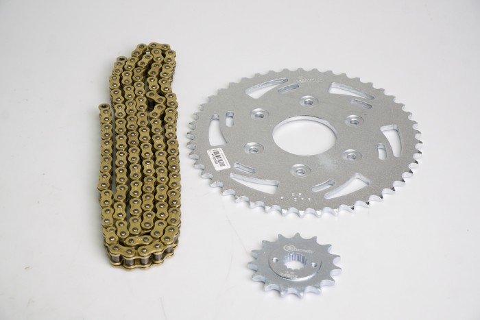 KIT CAJA CADENA - DOMINAR 400 6 HUECOS (PT45C - PD15C - 520 -H- 120C) DORADA CASSARELLA