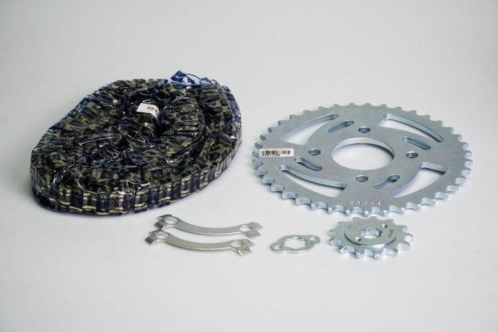 KIT CAJA CADENA - AKT TTR 200 4 HUECOS (PT40C - PD13C - 520 -H- 110C)  NIQUELADA CASSARELLA