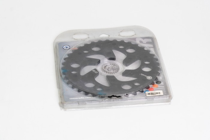 SPROCKET - 37 PULSAR NS 200 PASO 520 ESTILO RANGE NEGRO DURAL RACER CASSARELLA