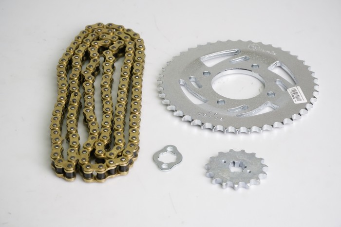 KIT CAJA CADENA - APACHE 180 4 HUECOS (PT44C-PD15C-428-H-132-C) DORADA SPEED CASSARELLA