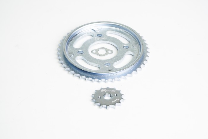 KIT PIÑONES - CB1 MODELO NUEVO 125 4 HUECOS (PT44C-PD14C PASO 428) CASSARELLA