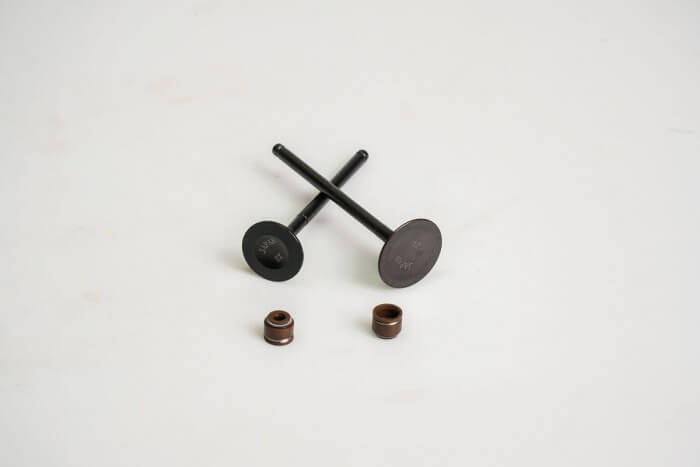 VALVULAS KIT ADMISION Y ESCAPE CON SELLOS CASSARELLA + NEO NX110(372-JAP)