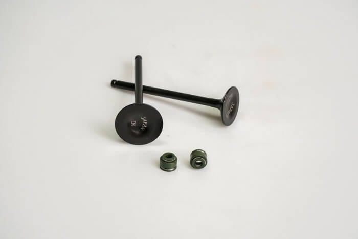 VALVULAS KIT ADMISION Y ESCAPE CON SELLOS CASSARELLA +VICTORY VENOM18(372-JAP)