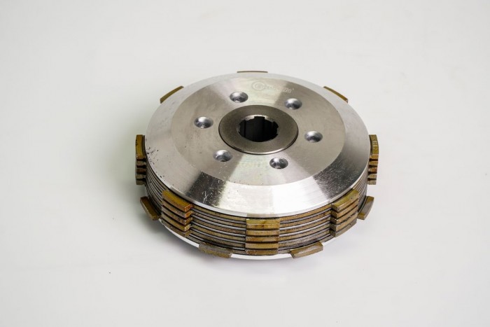 CENTRO CLUTCH COMPLETO CASSARELLA AKT200 6 HUECOS CON RODAMIENTO 6001 -6 DISCOS (166)