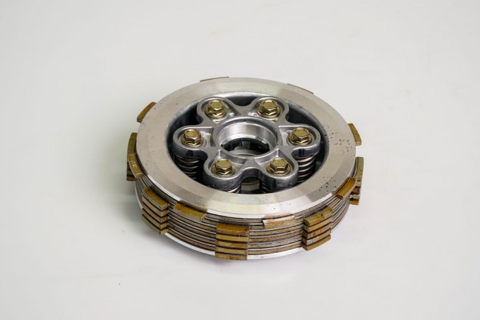 CENTRO CLUTCH COMPLETO CASSARELLA AKT200 6 HUECOS CON RODAMIENTO 6001 -6 DISCOS (166)