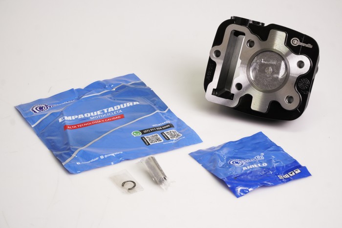 KIT CILINDRO COMPLETO CON PISTON CASSARELLA BOXER BM100/DISCOVER100 BULON 12MM PISTON 47MM NEGRO (490C)