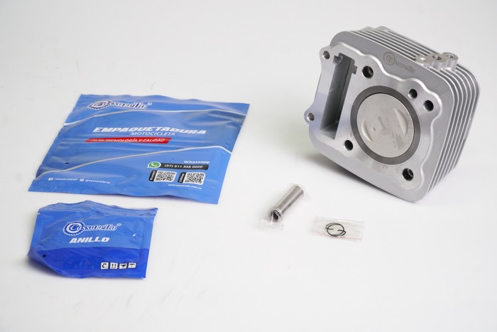 KIT CILINDRO COMPLETO CON PISTON CASSARELLA GN125/GN125H/GS125/INTRUDER/DR125 PISTON PLANO - BULON 14MM PISTON 57MM PLATA (490C)