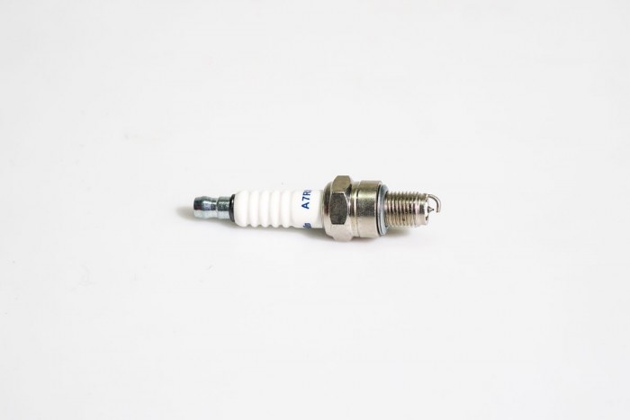 BUJIA CASSARELLA IRIDIUM A7RI BOXER CT/PLATINO/CABALIR/HONDA CJ125/XL100/C100/C70/C90/XL100/SPLENDOR/ECO/WIND125/AKT 110/SCOOTER/10mm-ROSCA-CORTA(861)