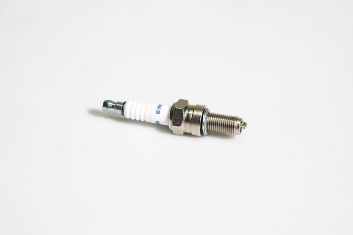 BUJIA CASSARELLA IRIDIUM B9RI PULSAR-135/DISCOVER/XCD/XF650/NS-200/FZ16/PULSAR180/GN125/GN125H/GS125/DR125 10mm ROSCA LARGA(861)