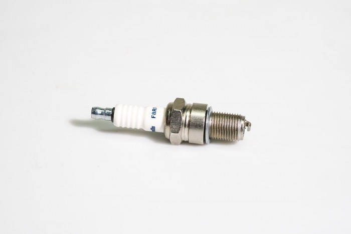 BUJIA CASSARELLA IRIDIUM F8RI DT175/DT125/KB125/GTO-125/KMX125/KE125/ 14mm ROSCA LARGA(861)