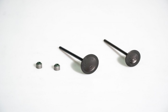 VALVULAS KIT ADMISION Y ESCAPE CON SELLOS CASSARELLA + PULSAR 200 DTSI /220F/220SS (372-JAP)