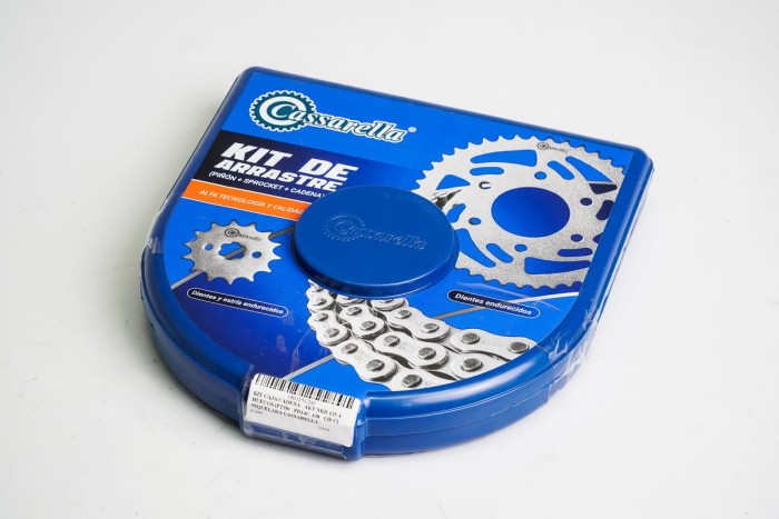 KIT CAJA CADENA - AKT NKD 125 4 HUECOS (PT38C-PD14C-428--120-C) NIQUELADA CASSARELLA