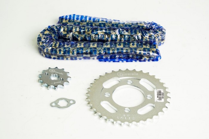 KIT CAJA CADENA - AKT FLEX 125 4 HUECOS (PT34-PD13C-428H-104-C) DORADA CASSARELLA