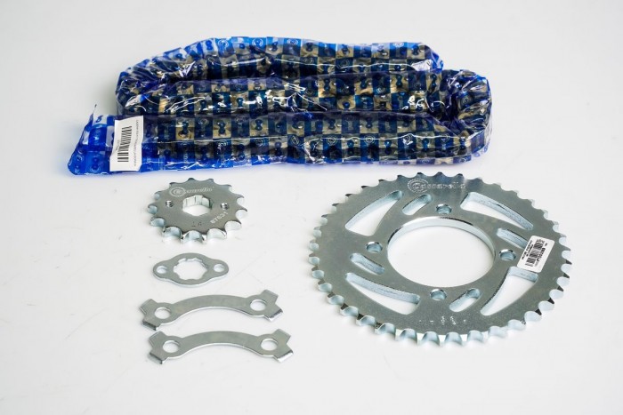 KIT CAJA CADENA - AKT SL 125 4 HUECOS (PT38C-PD14C-428-H-110-C) DORADA CASSARELLA