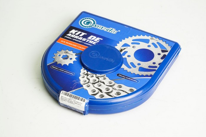 KIT CAJA CADENA - AKT NKD 125 4 HUECOS (PT38-PD16C-428H-124-C) DORADA CASSARELLA